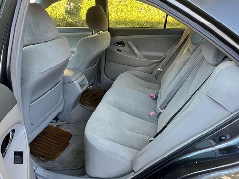 Used 2009 Toyota Camry LE FWD image 13