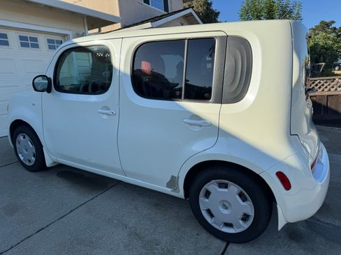 Used 2011 Nissan Cube 1.8 S w/ Interior Designer Pkg FWD image 5