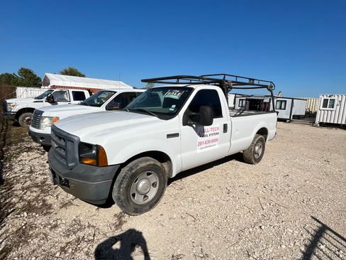 Used 2007 Ford F250 XL image 2