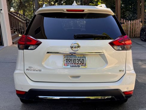 Used 2019 Nissan Rogue SV w/ Premium Package FWD image 6