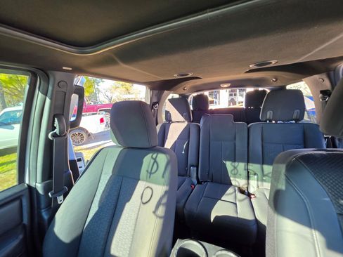 Used 2017 Ford Expedition XLT image 10