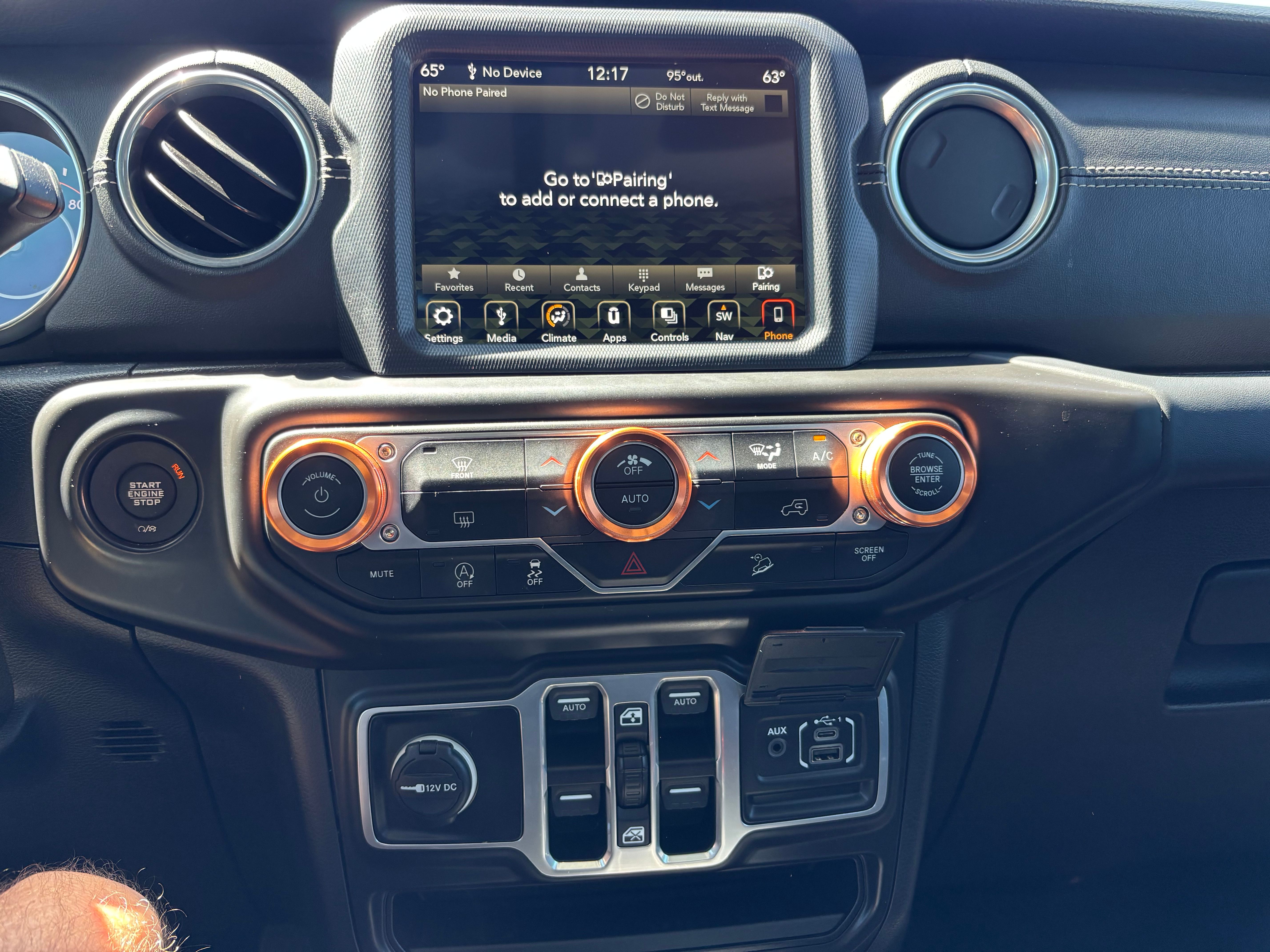 Used 2018 Jeep Wrangler Unlimited Sahara w/ Dual Top Group AWD/4WD image 13