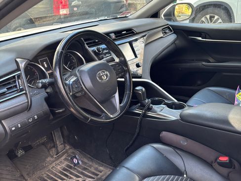 Used 2019 Toyota Camry SE FWD image 12
