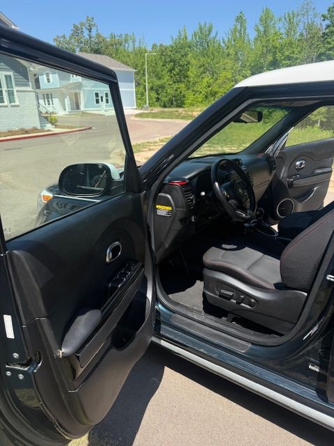Used 2018 Kia Soul + FWD image 12