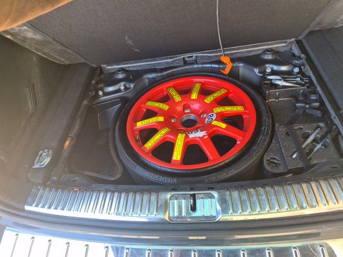 Used 2013 Volkswagen Touareg VR6 image 2