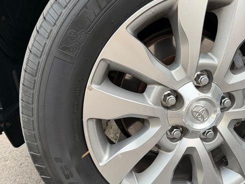 Used 2010 Toyota Sequoia Limited AWD/4WD image 20