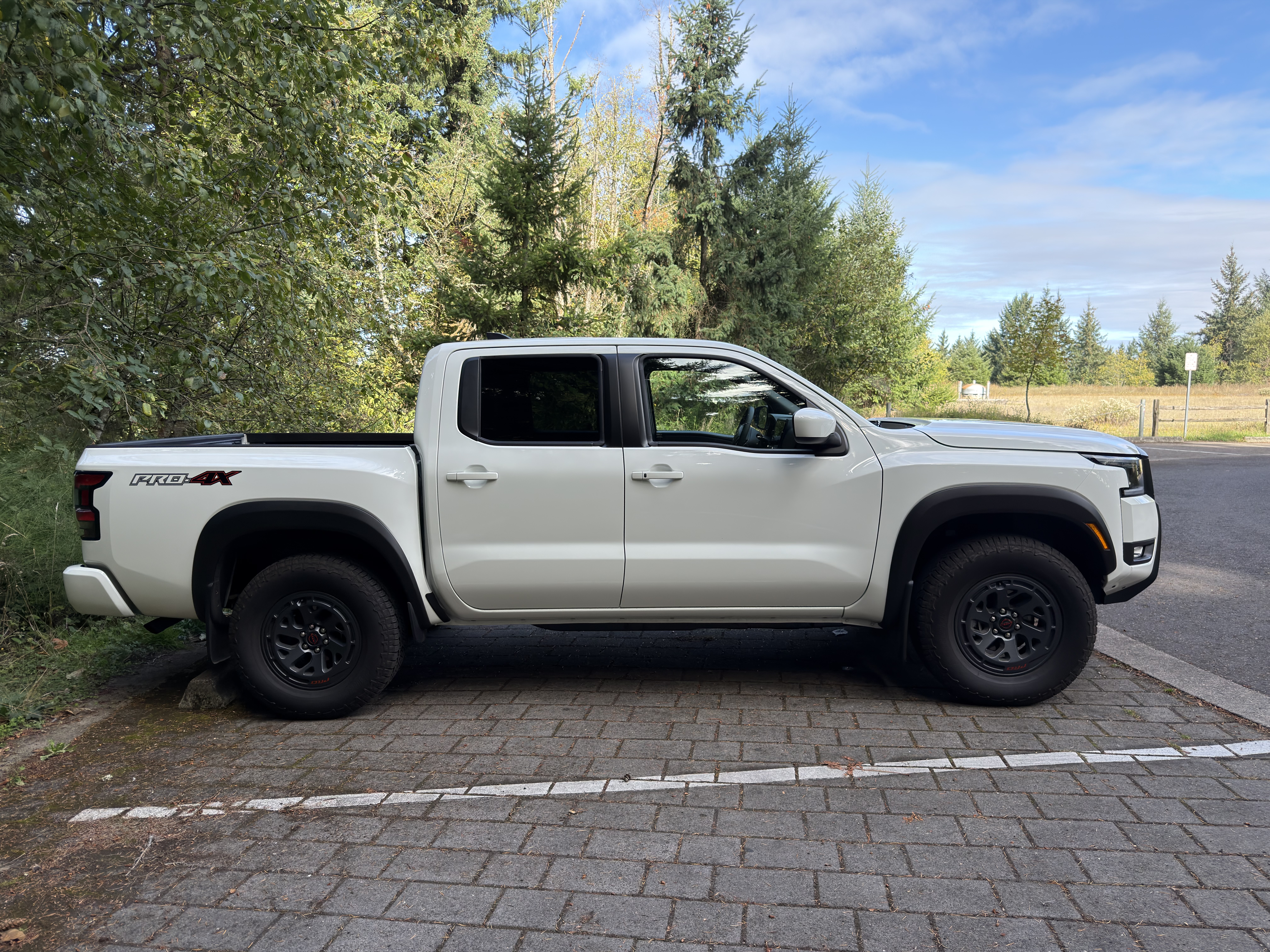 Used 2026 Nissan Frontier PRO-4X w/ Tow Package AWD/4WD image 11