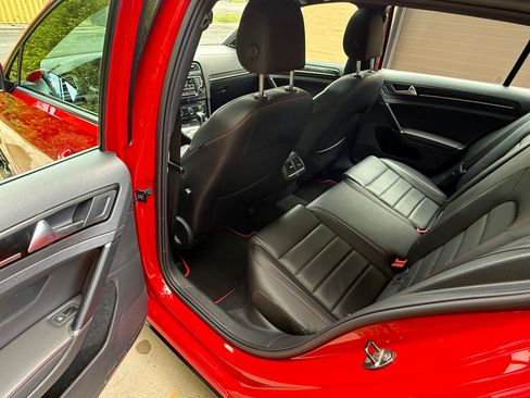 Used 2017 Volkswagen GTI SE image 13