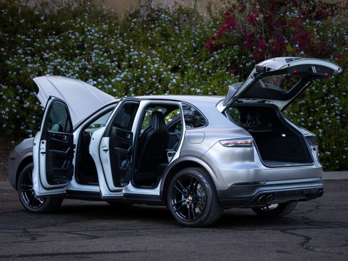 Used 2022 Porsche Cayenne Platinum Edition image 15