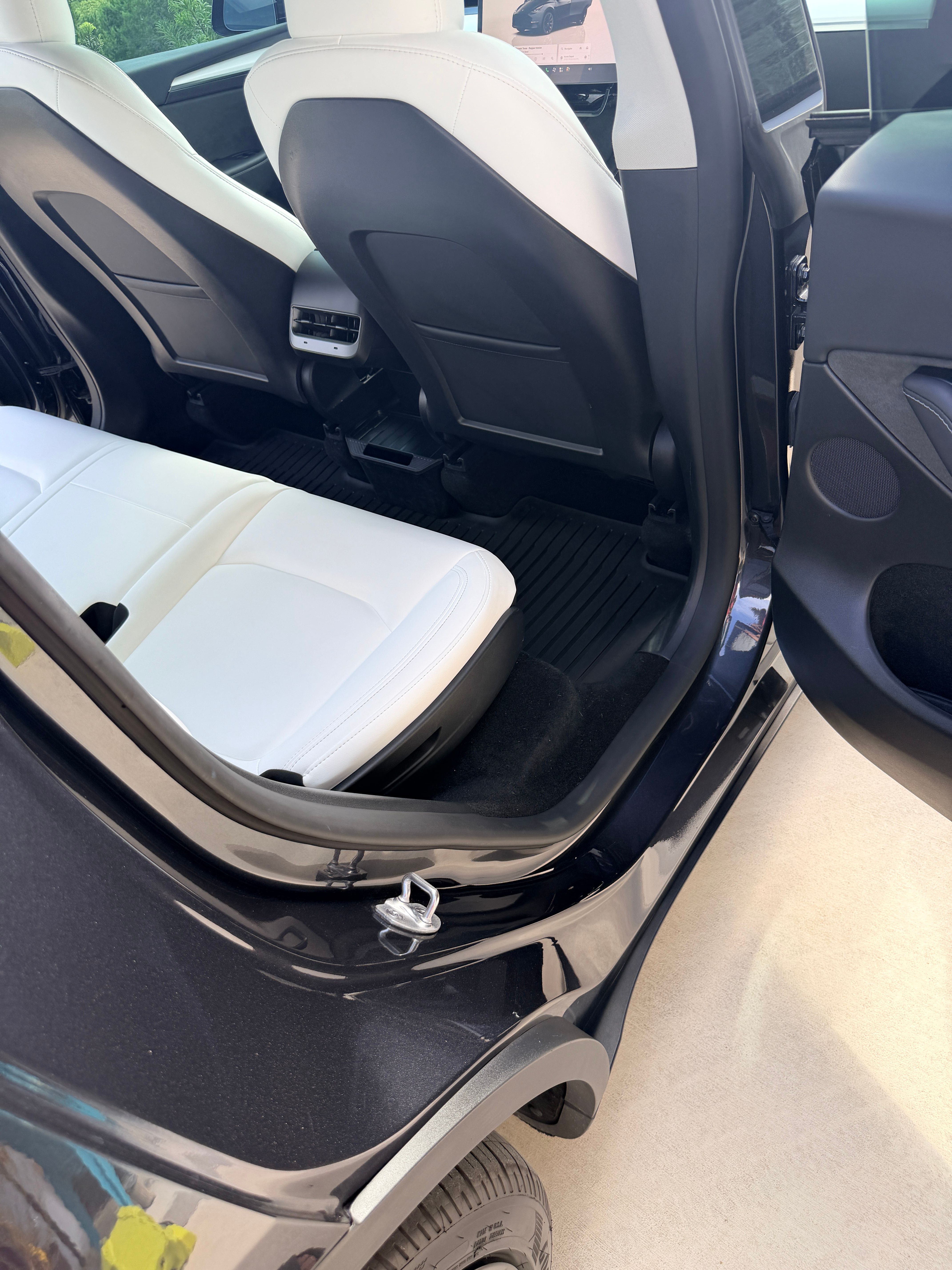 Used 2024 Tesla Model Y Long Range AWD/4WD image 22
