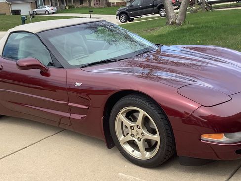 Used 2003 Chevrolet Corvette Convertible 2D w/ Preferred Equipment Group1 image 2