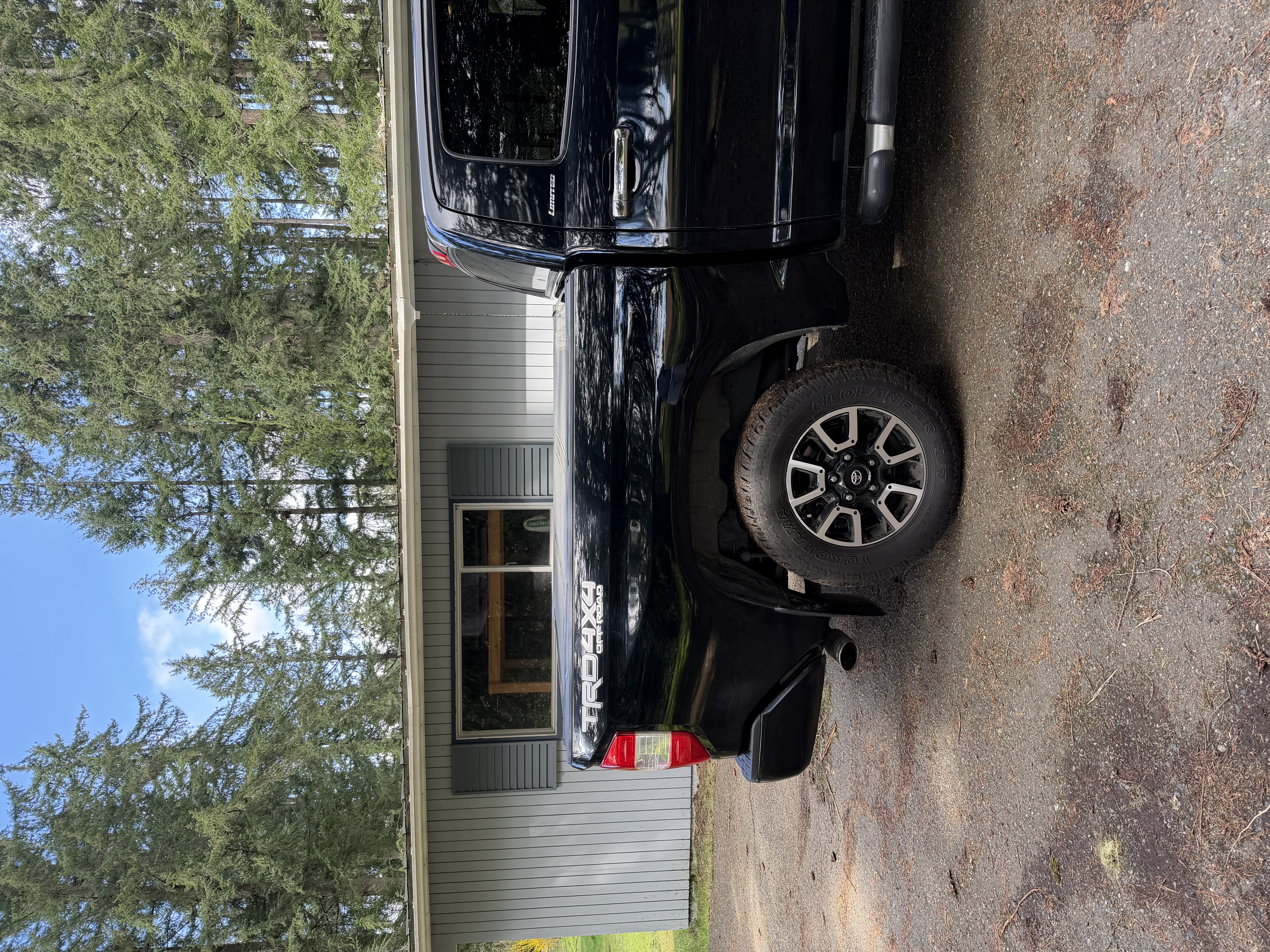 Used 2017 Toyota Tundra Limited w/ Limited Premium Package AWD/4WD image 12
