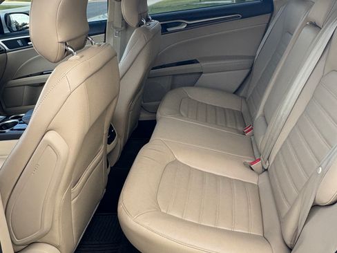 Used 2013 Ford Fusion SE image 9