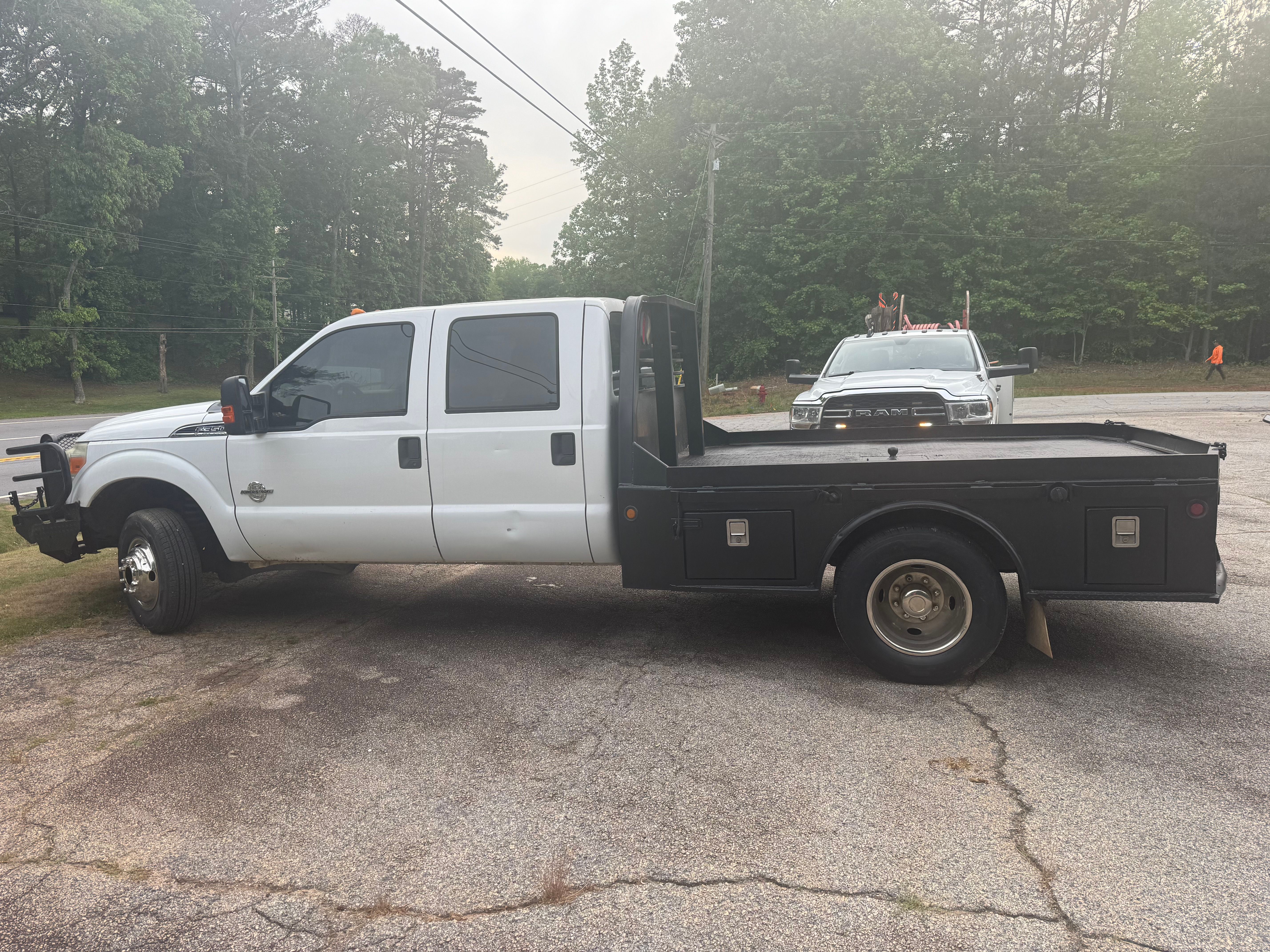 Used 2011 Ford F350 XL w/ PWR Equipment Group AWD/4WD image 2