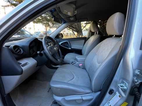 Used 2009 Toyota RAV4 4WD image 9