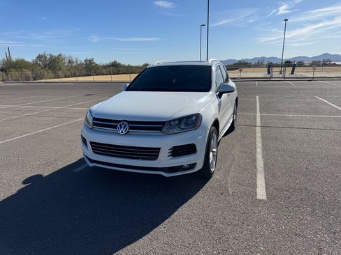 Used 2014 Volkswagen Touareg TDI AWD/4WD image 2