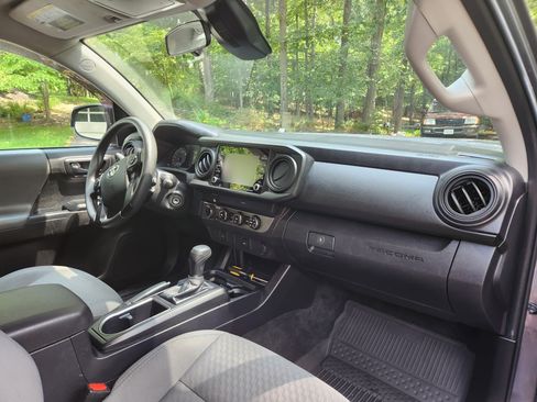 Used 2021 Toyota Tacoma SR AWD/4WD image 4