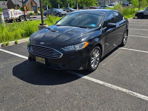 Used 2020 Ford Fusion SE FWD image 1
