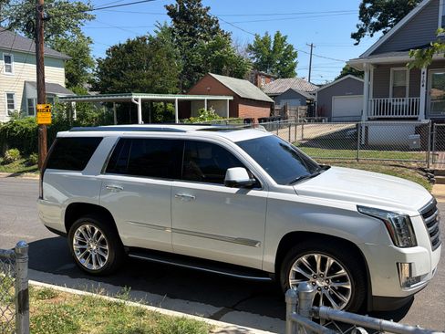 Used 2020 Cadillac Escalade Luxury AWD/4WD image 4