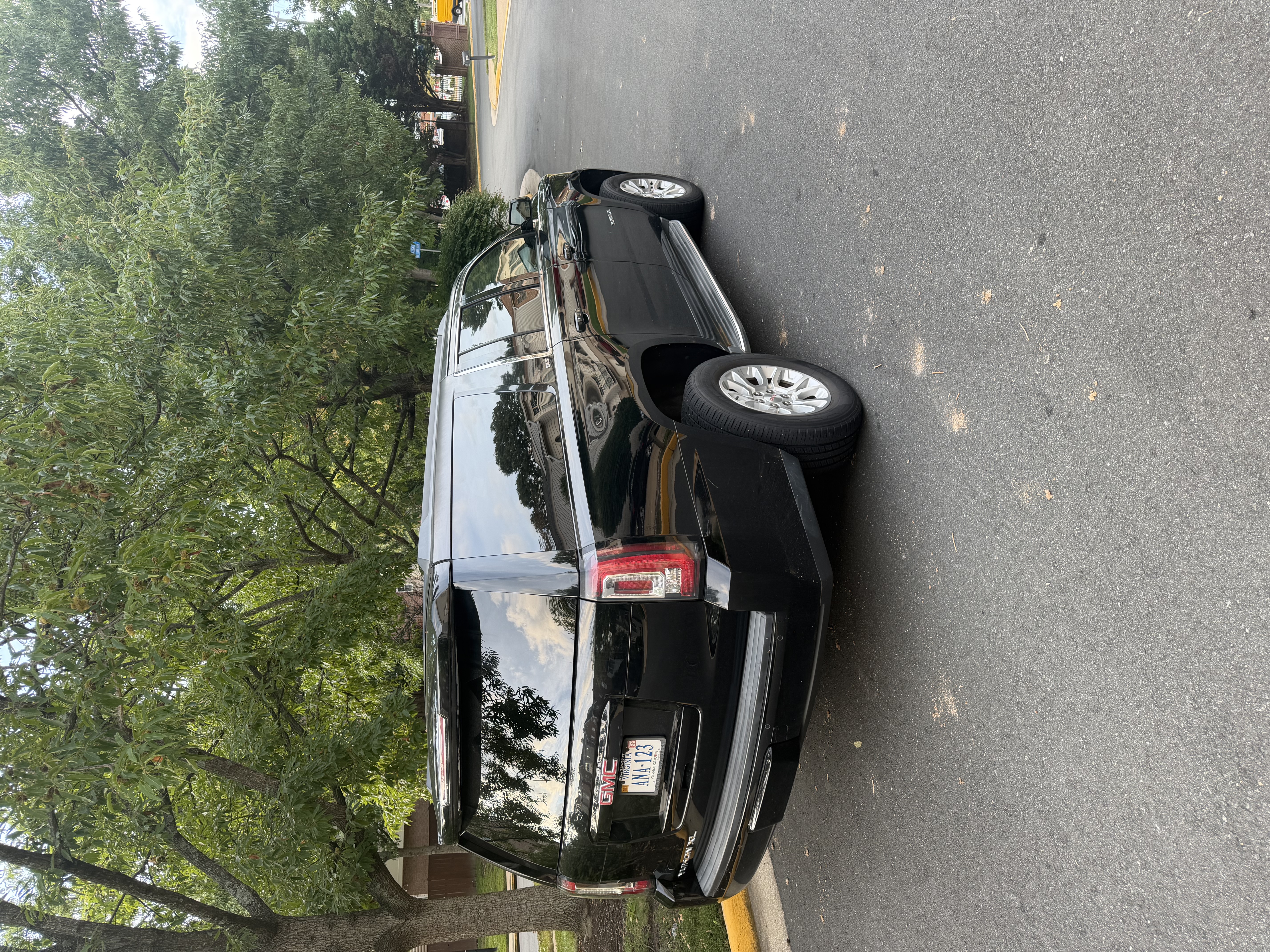 Used 2017 GMC Yukon XL SLT RWD image 4
