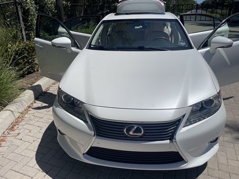 Used 2014 Lexus ES 300h w/ Luxury Package w/Bamboo Trim FWD image 6