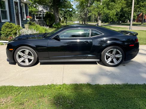 Used 2014 Chevrolet Camaro ZL1 RWD image 2