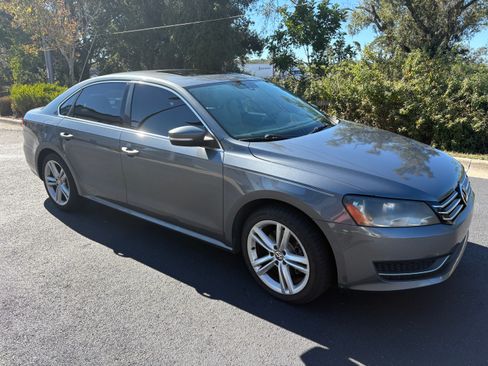 Used 2014 Volkswagen Passat 1.8T SE image 1