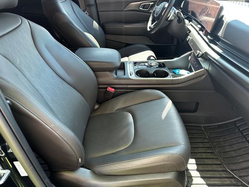 Used 2026 Kia Carnival SX w/ SX Dark Edition Package image 2