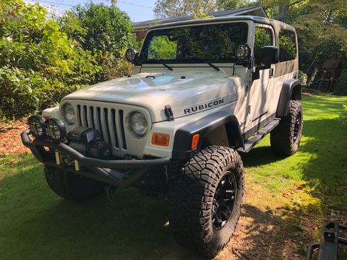 Used 2005 Jeep Wrangler Unlimited Rubicon w/ Security Group image 2