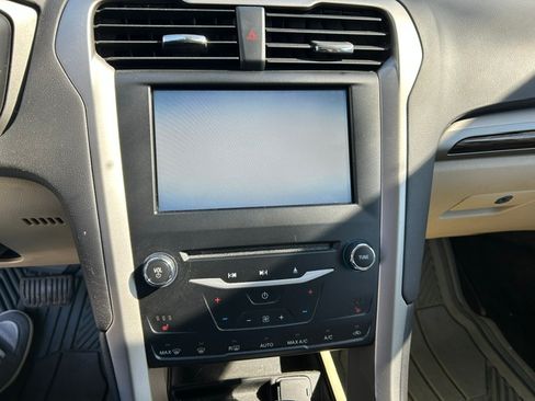 Used 2013 Ford Fusion SE FWD image 8