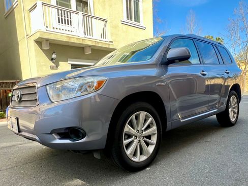 Used 2010 Toyota Highlander Hybrid Sport Utility 4D image 1
