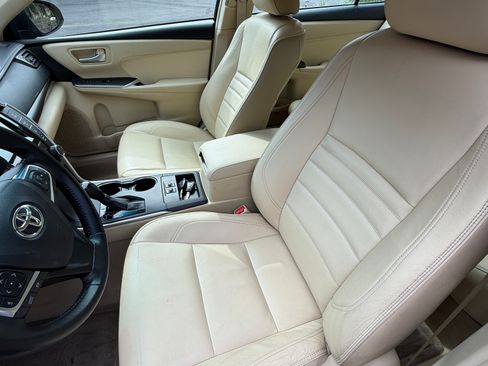 Used 2015 Toyota Camry XLE FWD image 11