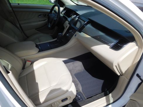 Used 2014 Ford Taurus SEL w/ Equipment Group 201A image 10