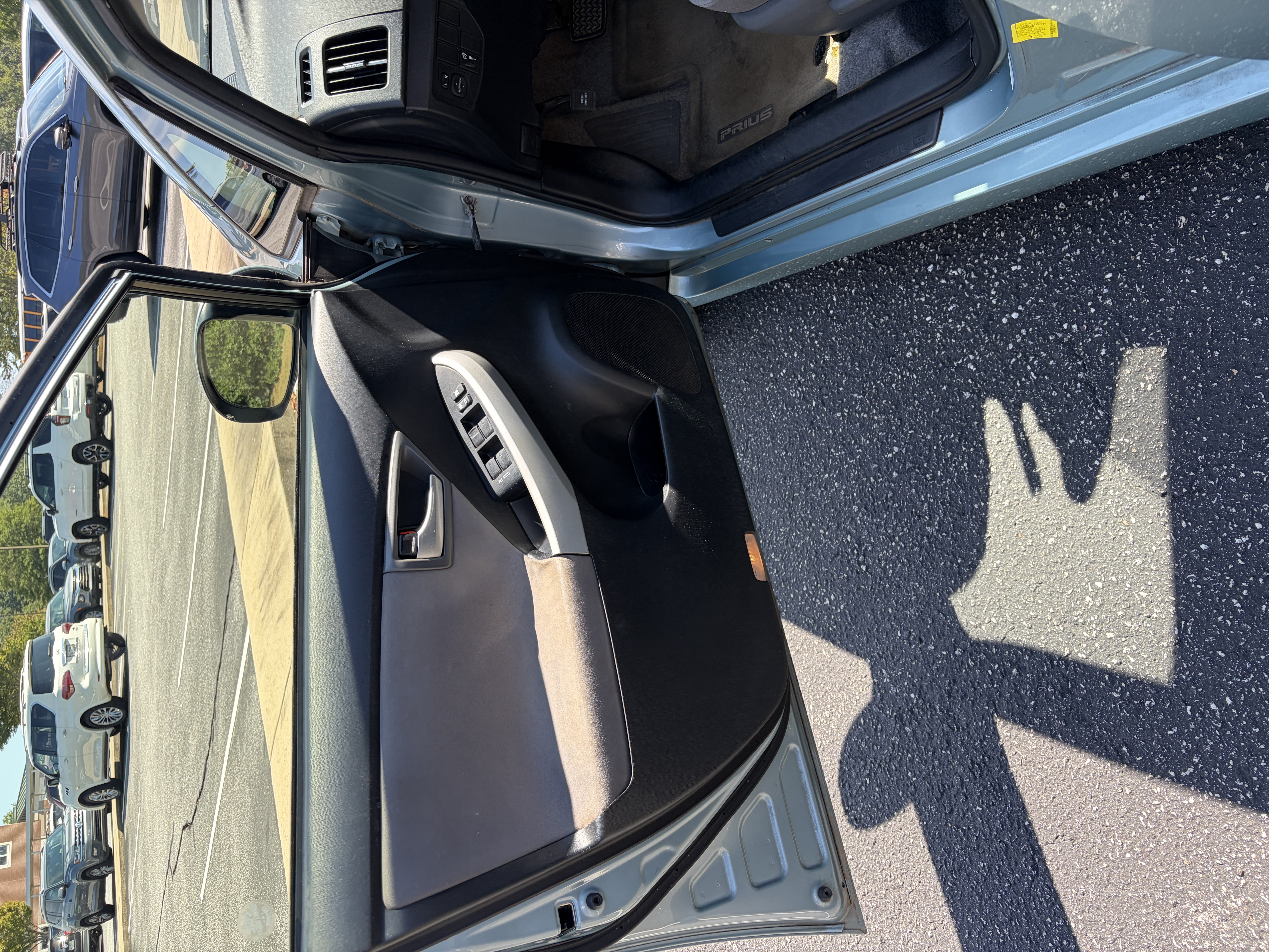 Used 2014 Toyota Prius Two FWD image 2