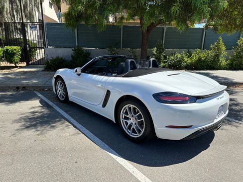 Used 2023 Porsche 718 Boxster RWD image 4