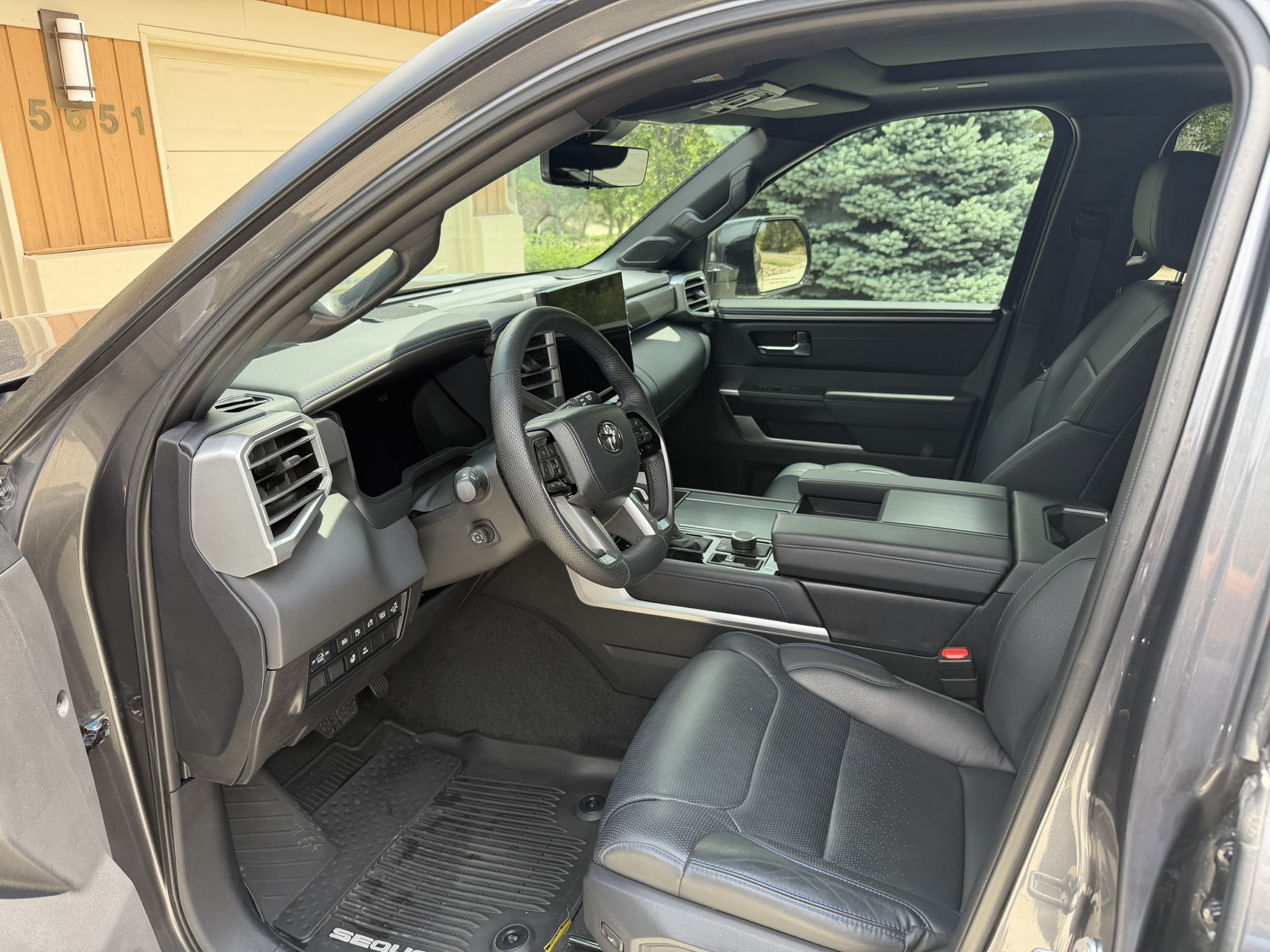 Used 2024 Toyota Sequoia Platinum AWD/4WD image 6