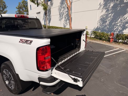 Used 2022 Chevrolet Colorado Z71 AWD/4WD image 8