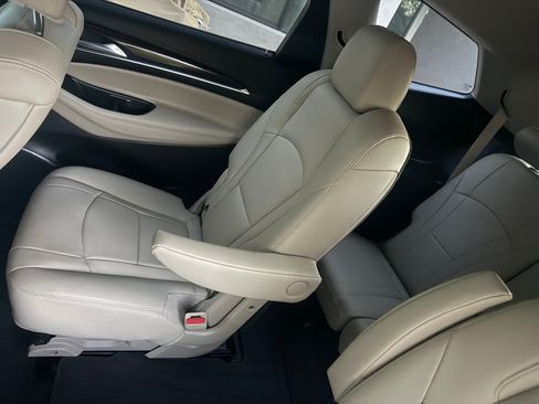 Used 2021 Buick Enclave Essence w/ Sport Touring Edition FWD image 22