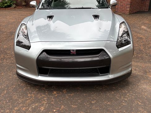 Used 2010 Nissan GT-R Premium AWD/4WD image 1