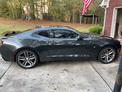 Used 2016 Chevrolet Camaro SS RWD image 2