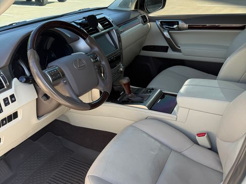 Used 2017 Lexus GX 460 Premium w/ Premium Package AWD/4WD image 11