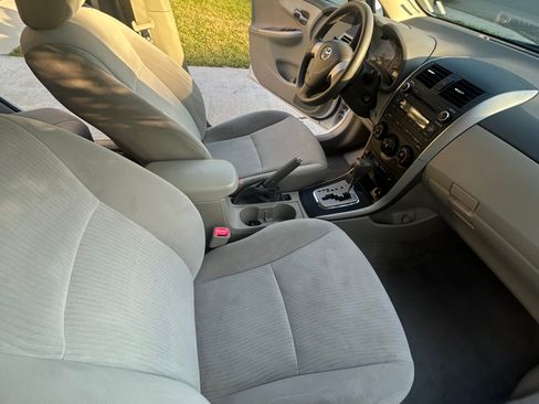 Used 2010 Toyota Corolla LE FWD image 12