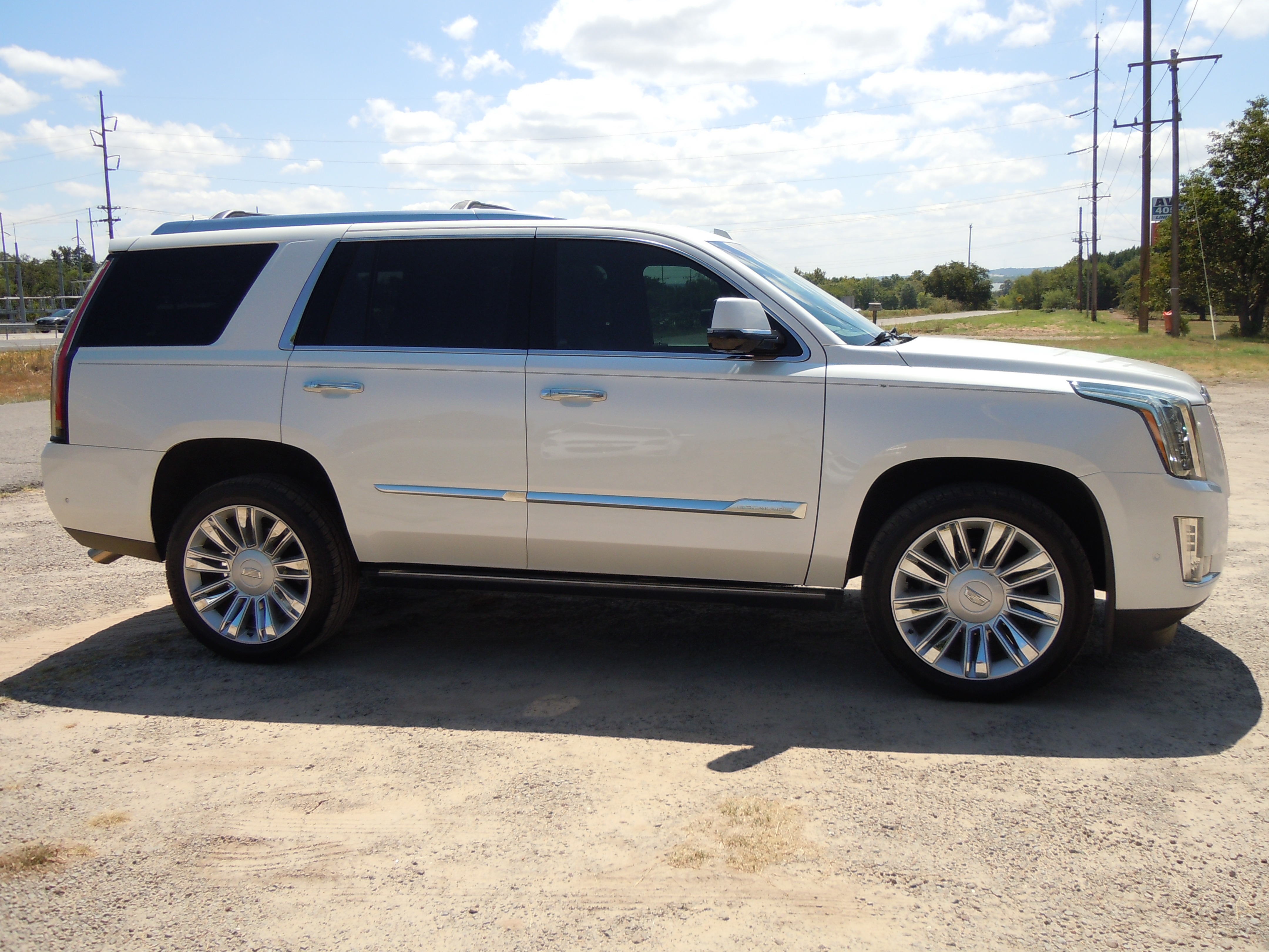 Used 2017 Cadillac Escalade Platinum AWD/4WD image 1