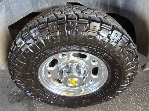 Used 2008 Chevrolet Suburban 2500 LT image 12