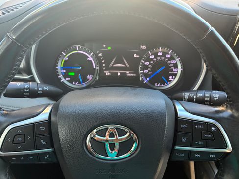 Used 2020 Toyota Highlander XLE FWD image 8