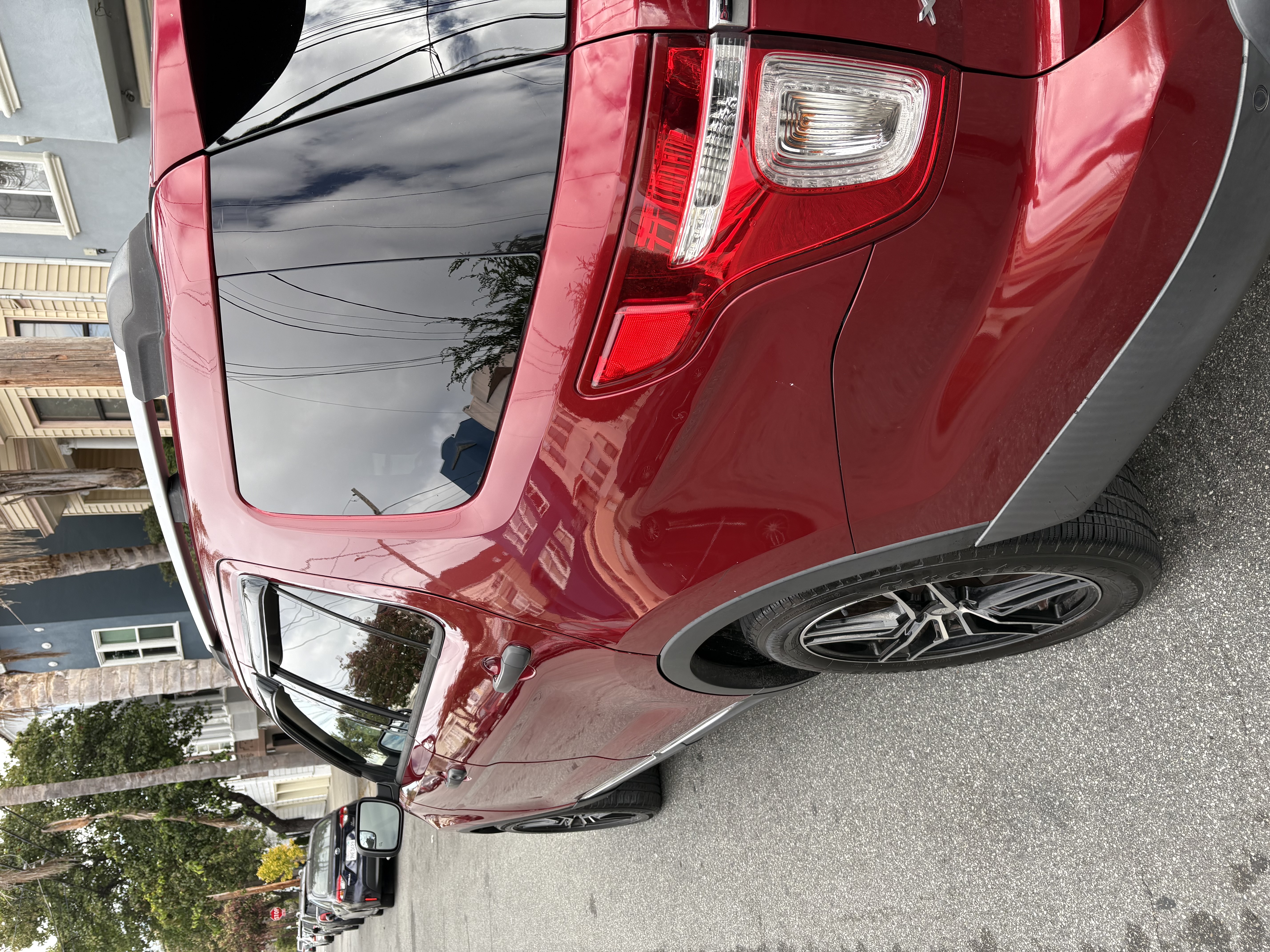 Used 2014 Ford Explorer XLT w/ Equipment Group 202A AWD/4WD image 5