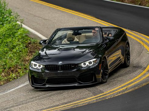 Used 2015 BMW M4 Convertible image 19