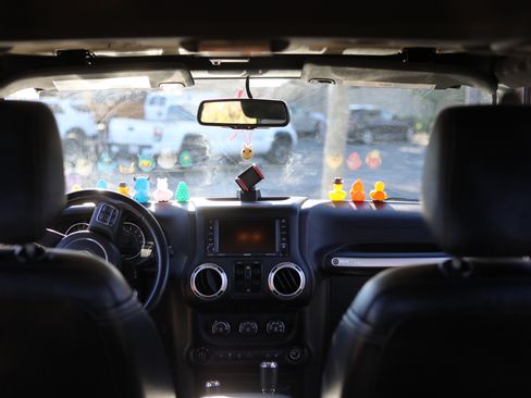 Used 2015 Jeep Wrangler Unlimited Sahara w/ Max Tow Package image 17