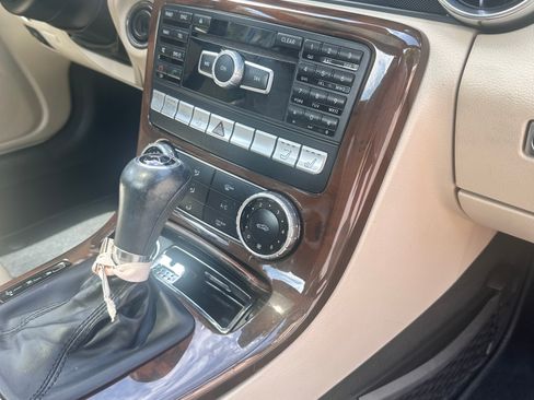 Used 2014 Mercedes-Benz SLK 250 image 25