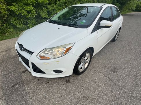 Used 2014 Ford Focus SE FWD image 1